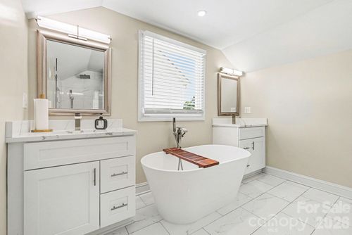 3816 Freedom Dr, Charlotte, NC, 28208-2208 | Card Image