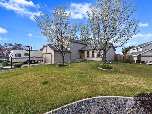 3659 W Woodmont Dr, Meridian, ID, 83646-1036 | Card Image