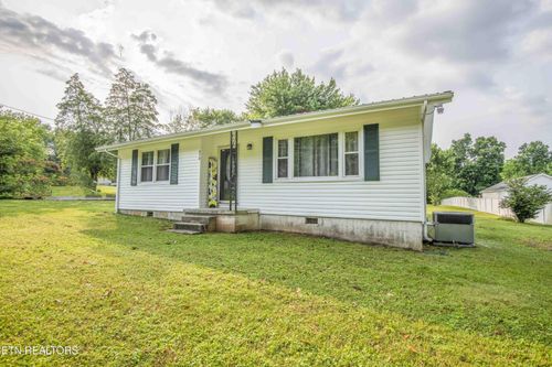 470 Old Hen Valley Rd, Oliver Springs, TN, 37840-2915 | Card Image