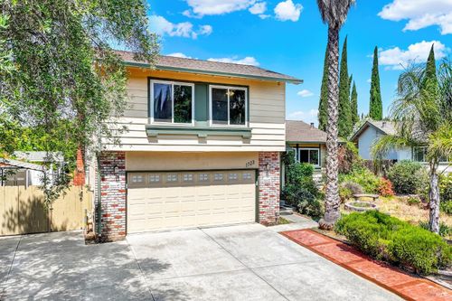 1723 Astoria Dr, Fairfield, CA, 94534-3357 | Card Image