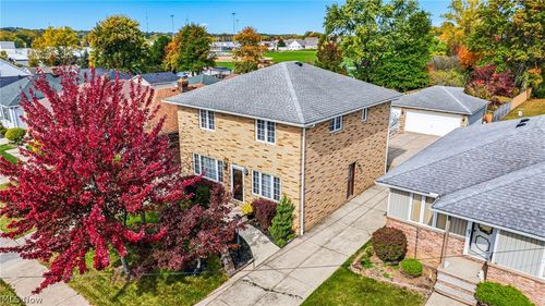 520 Orchardview Rd, Seven Hills, OH, 44131-5843 | Card Image