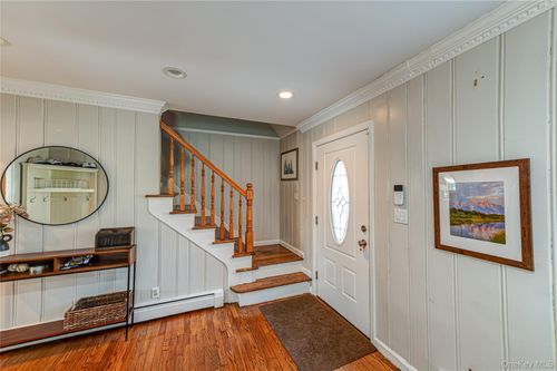 28 Clifford Ct, Malverne, NY, 11565-1306 | Card Image