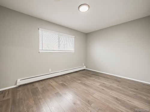 apt-8-1498 Nancywood Dr, Waterford, MI, 48327-2064 | Card Image