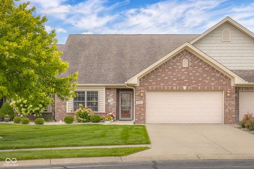 3890 Naples Dr, Columbus, IN, 47203-8357 | Card Image
