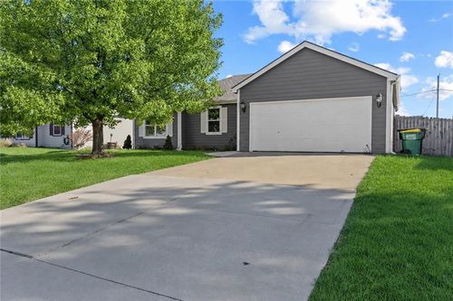 517 Shanandoah Dr, Edgerton, KS, 66021-2531 | Card Image