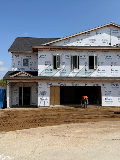 204 Stonebrook Ct, Clear Lake, IA, 50428-1170 | Card Image