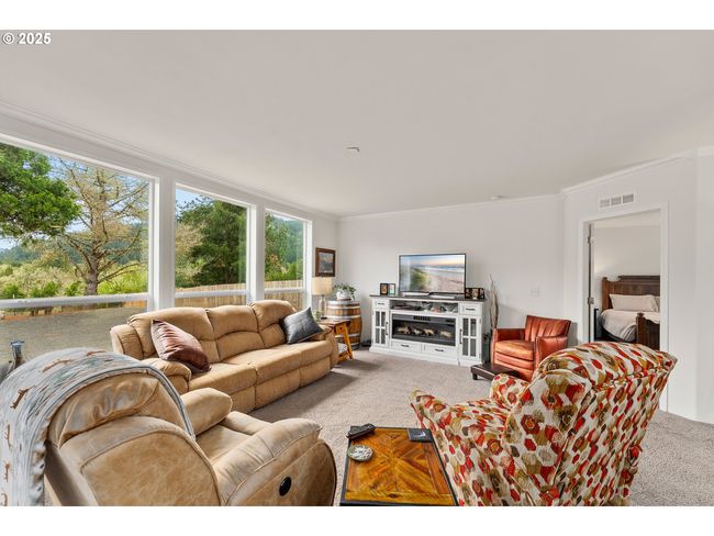 100 Crater Rd, House other with 3 bedrooms, 2 bathrooms and null parking in Camas Valley OR | Image 5