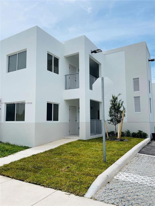 203-310 E 7th St, Hialeah, FL, 33010-4682 | Card Image