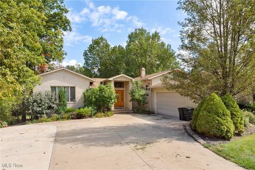 9445 Barr Rd, Brecksville, OH, 44141-2802 | Card Image