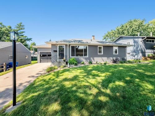 2305 Lyndale Ave, Sioux Falls, SD, 57105 | Card Image
