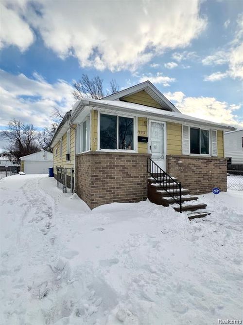 7252 Packard Ave, Warren, MI, 48091-4963 | Card Image