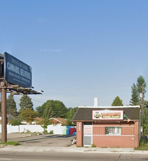 27209 Van Dyke Ave, Warren, MI, 48093-2845 | Card Image