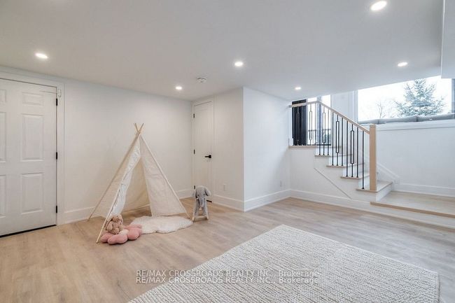 696 Hillview Cres, House other with 6 bedrooms, 5 bathrooms and 10 parking in Pickering ON | Image 31