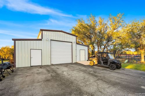 1218 Eagle Creek Dr, Floresville, TX, 78114-9209 | Card Image