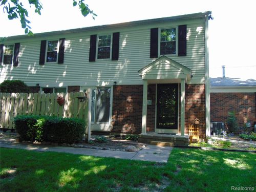 326-44167 Providence Dr, Clinton Township, MI, 48038-1052 | Card Image