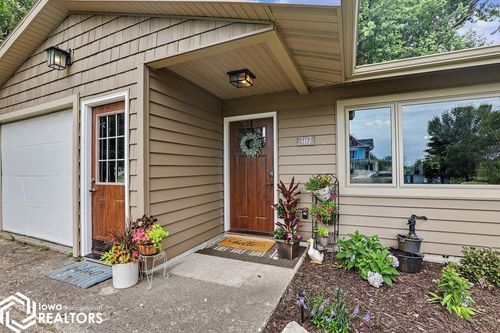307 S Center St, Zearing, IA, 50278-2004 | Card Image