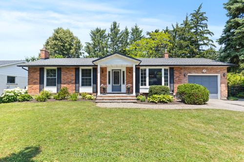 10 Upper Canada Dr, Niagara on the Lake, ON, L0S1J0 | Card Image