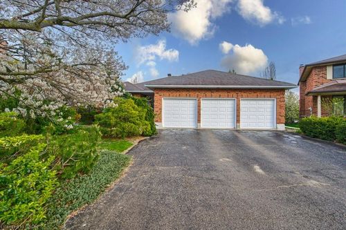 247 Rolling Acres Crt, Kitchener, ON, N2A3W5 | Card Image