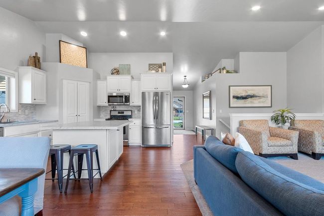 635 Pebblestone Circle, House other with 4 bedrooms, 4 bathrooms and null parking in HOBART WI | Image 4