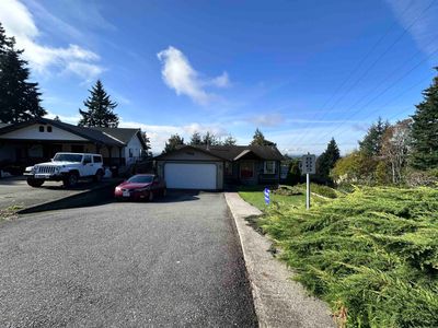 8063 Wiltshire Blvd, House other with 3 bedrooms, 4 bathrooms and 6 parking in Delta BC | Image 1