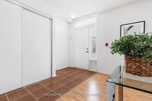 104-3400 Lake Promenade, Toronto, ON, M8W1A8 | Card Image