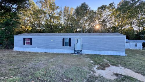 42 White Horse Rd, Pikeville, NC, 27863-8365 | Card Image