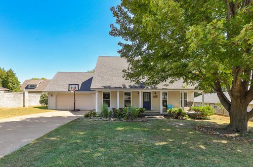880 Redel Pl, Bolivar, MO, 65613-1290 | Card Image