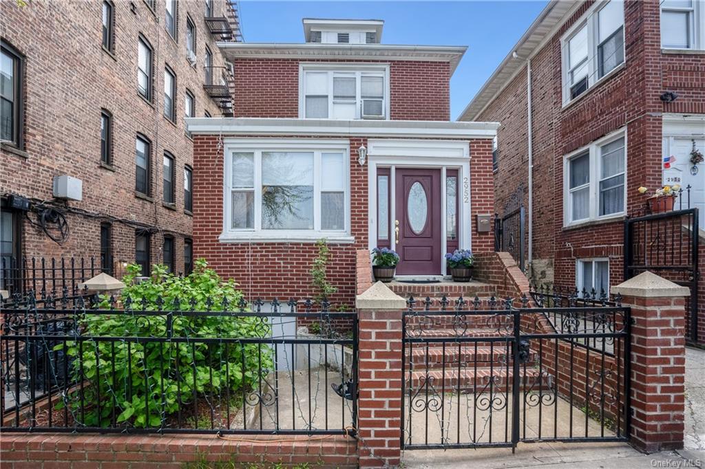 Roberts Ave, Bronx, NY 10461