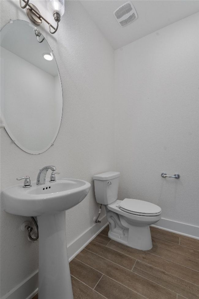 Half Bathroom | Image 26