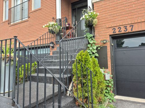 2237 Prescott Pl, Burlington, ON, L7L6L3 | Card Image