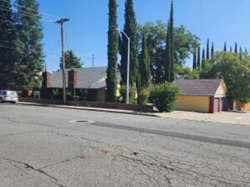 2449 Court St, Redding, CA, 96001-2525 | Card Image