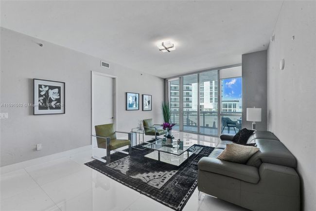 503 - 15811 Collins Ave, Condo with 3 bedrooms, 3 bathrooms and null parking in Sunny Isles Beach FL | Image 10