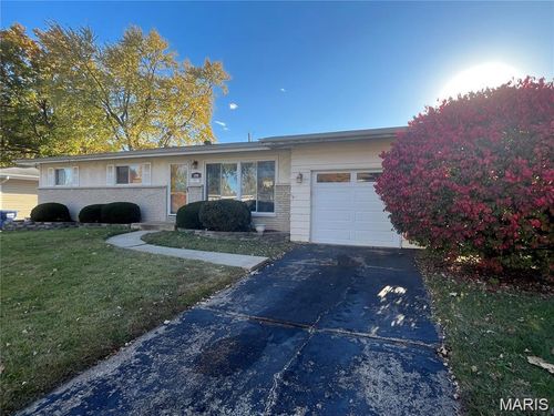 290 Francisca Dr, Florissant, MO, 63031-4243 | Card Image