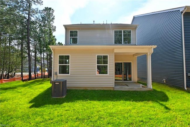 With a convenient location right between Williamsburg and Virginia Beach, you'll always have fun at your fingertips, as well the Newport News/Williamsburg International Airport, Christopher Newport University, and many parks and stores only a quick drive away. | Image 19