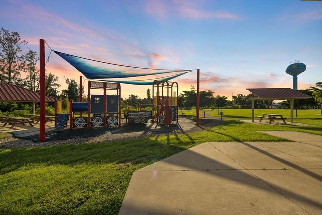 APT-213 - 400 Base Ave E, Condo with 2 bedrooms, 2 bathrooms and null parking in VENICE FL | Image 32