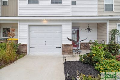 Front of the home with 1 car garage and private driveway | Image 1