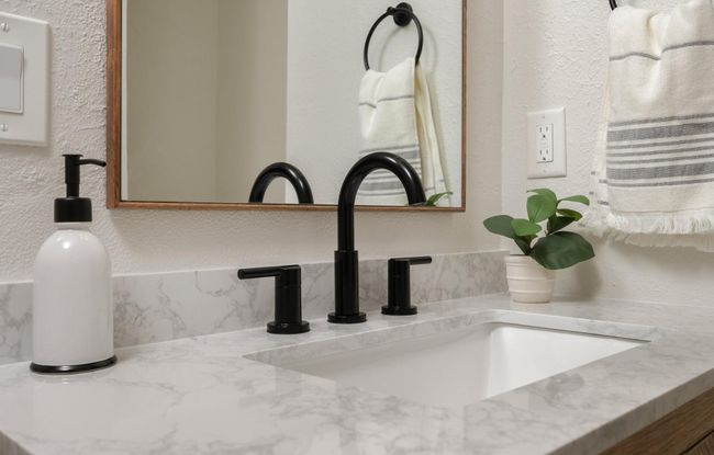 Vanity with QUARTZ! | Image 24
