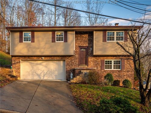 107 Country Cove Ests, Scott Depot, WV, 25560-9632 | Card Image