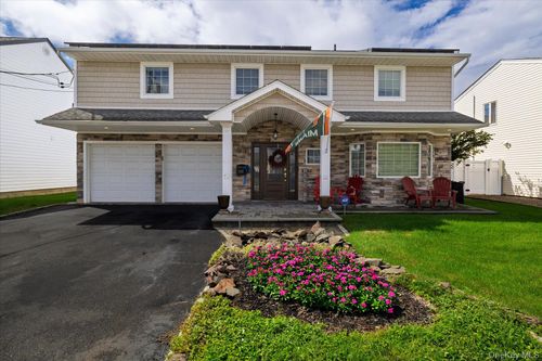 3942 Sally Ln, Oceanside, NY, 11572-5935 | Card Image