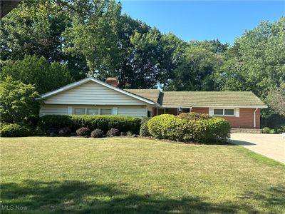 24375 Hilltop Drive, House other with 3 bedrooms, 2 bathrooms and null parking in Beachwood OH | Image 1