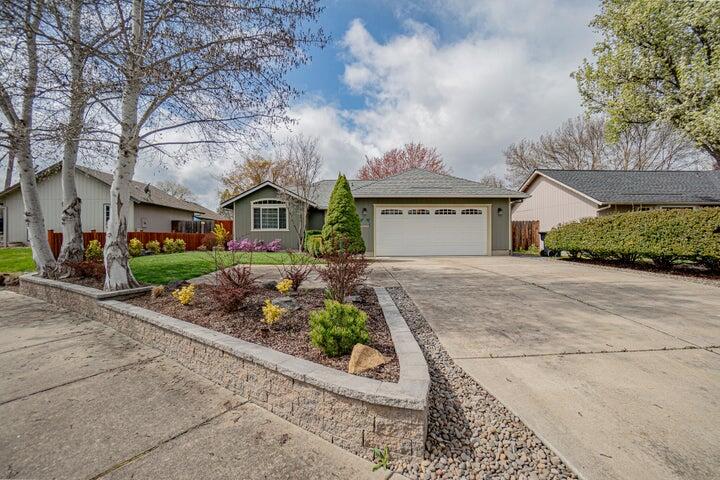 Oakdale Ave, Medford, OR 97501