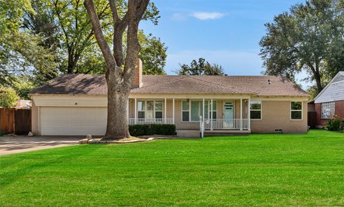805 Cedar Springs Ter, Arlington, TX, 76010-2902 | Card Image