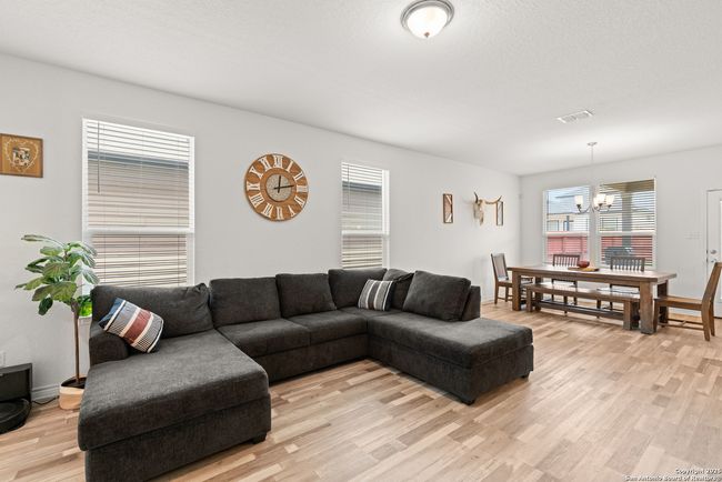 6583 Runaway Row, House other with 4 bedrooms, 3 bathrooms and null parking in Converse TX | Image 5