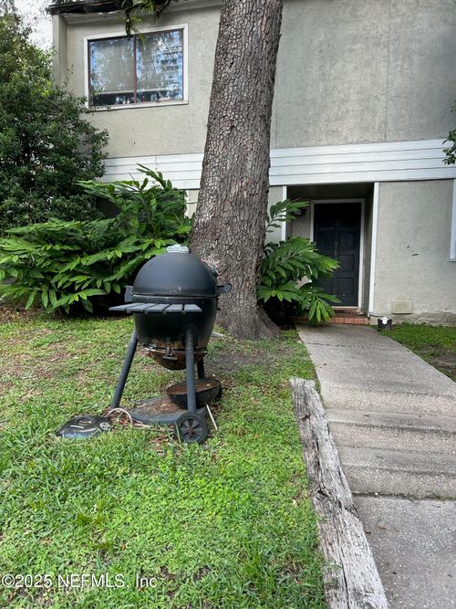 m1-2-718 Oaks Manor Ct, Jacksonville, FL, 32211-7321 | Card Image