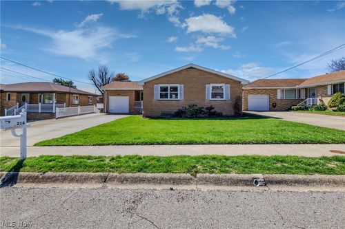 214 Donnell St, Weirton, WV, 26062-3735 | Card Image