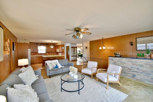 Open family toom to kitchen | Image 12