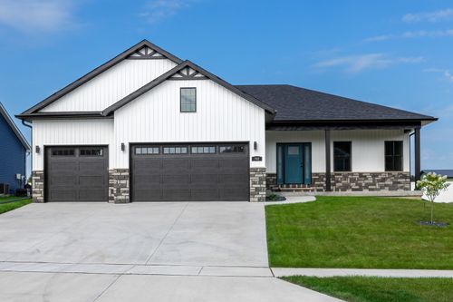 702 Deer Woods Dr, Davenport, IA, 52802-2319 | Card Image