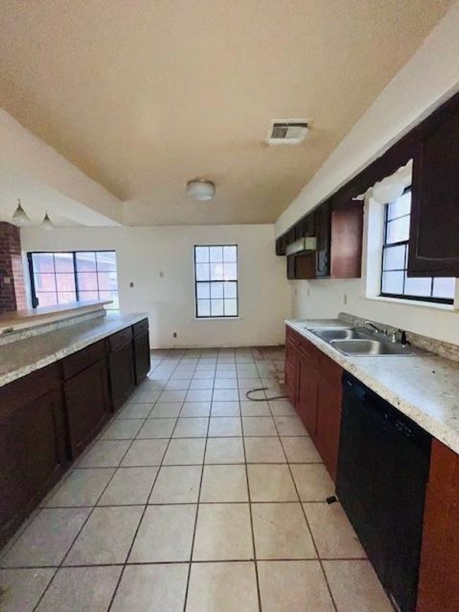 1917 Chapel Heights Dr, House other with 3 bedrooms, 2 bathrooms and 2 parking in Wharton TX | Image 7
