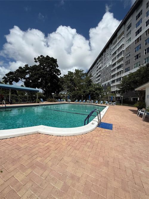 1012-4001 Hillcrest Dr, Hollywood, FL, 33021-7960 | Card Image