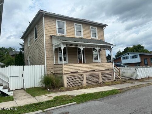 915 Church St, Hollidaysburg, PA, 16648-2425 | Card Image